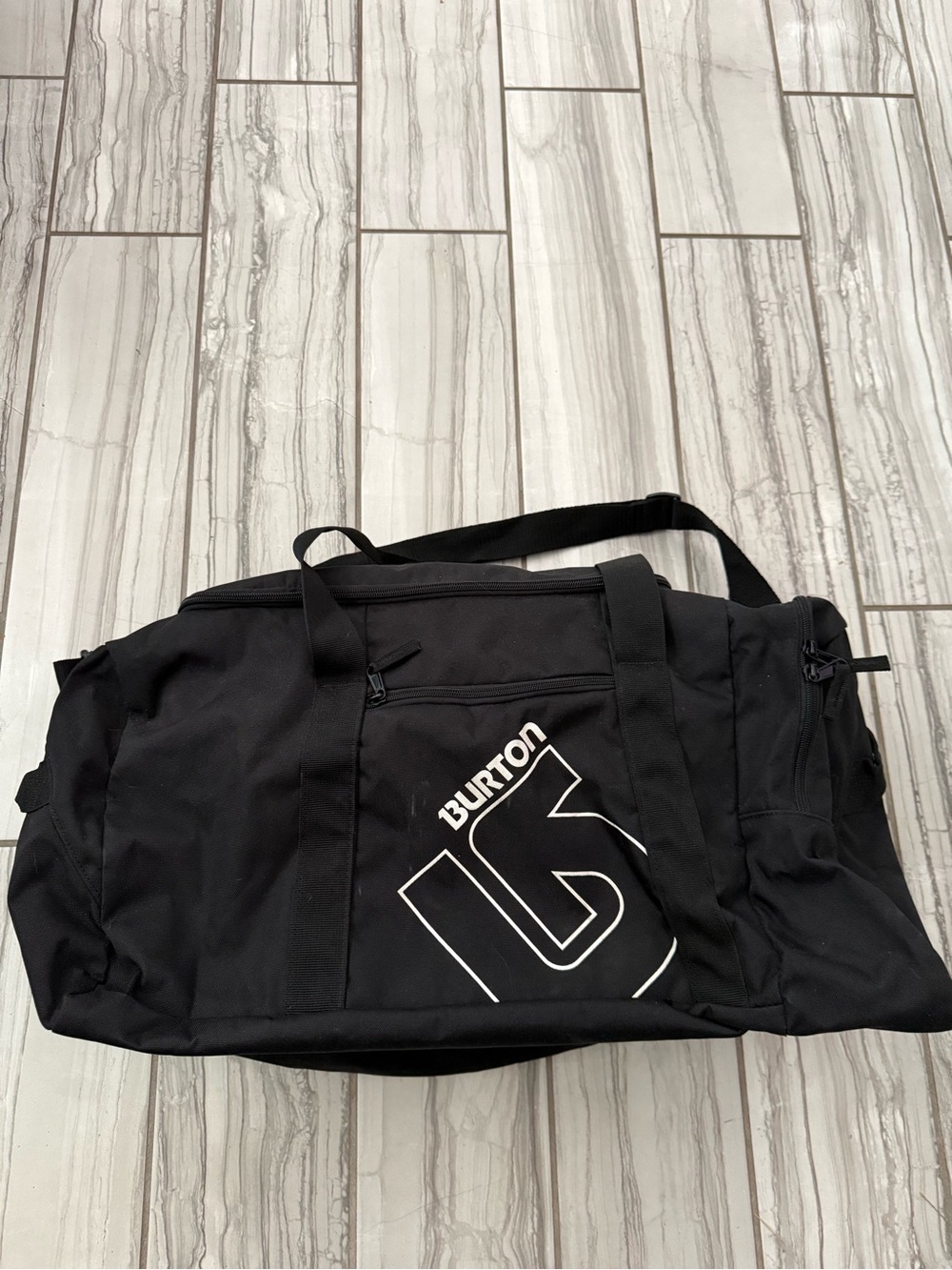 Burton duffle bag. EUC